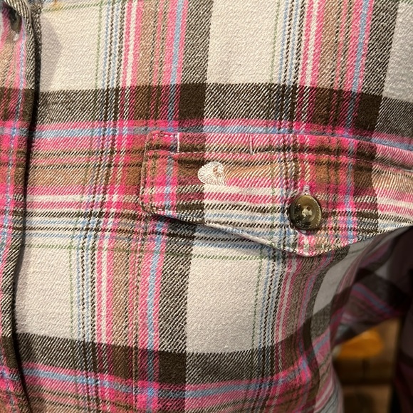 🍁 Great Women’s Carhartt Flannel Plaid Button Up Shirt! - Picture 2 of 4